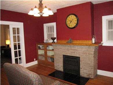 LIVING ROOM WITH DECORATIVE FIREPLACE