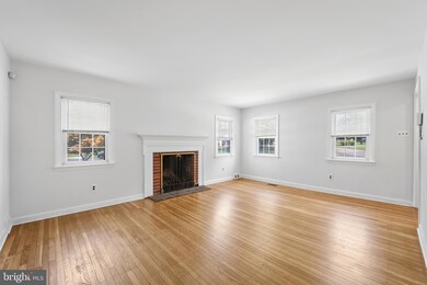 326 Francis Way, Folsom, PA 19033 - photo 2