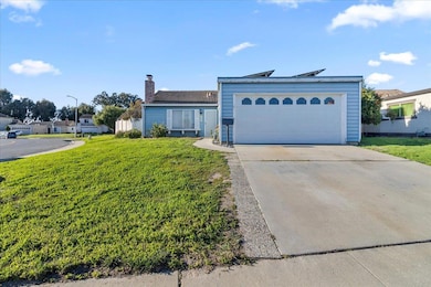 1607 Cuevas Cir, Salinas, CA 93906 - photo 2