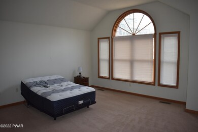 405 Surrey Dr, Hawley, PA 18428 - photo 5