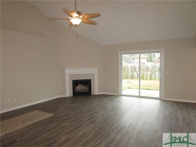 Large Living Space w/ Vaulted Ceiling, Wood Burnin