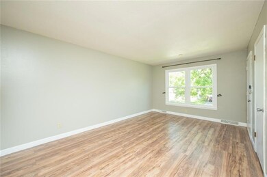 421 E Marion St, Des Moines, IA 50315 - photo 4