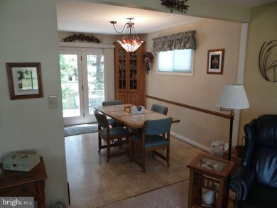 617 Southmont Rd, Catonsville, MD 21228 - photo 3