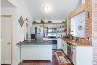 2143 W Monona Dr-4