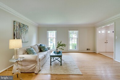 9706 Doulton Ct, Fairfax, VA 22032 - photo 7