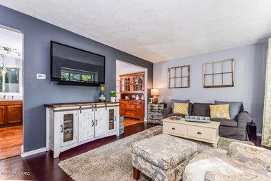 006-Living_Room-4831700-small