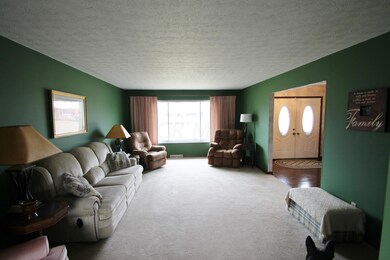 1898 Knollridge Ct, Columbus, OH 43229 - photo 3