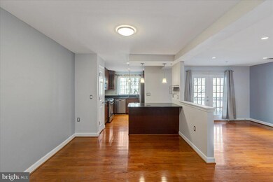 4081 S Four Mile Run Dr unit 301, Arlington, VA 22204 - photo 5