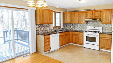 400 Commonwealth Ave unit 11, Warwick, RI 02886 - photo 6