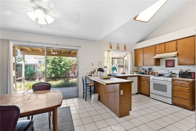 12571 Heartleaf St, Moreno Valley, CA 92553 - photo 6