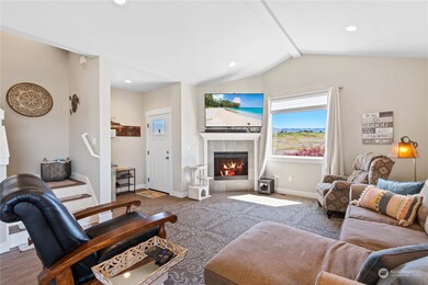 284 S Nevada Ave, East Wenatchee, WA 98802 - photo 4