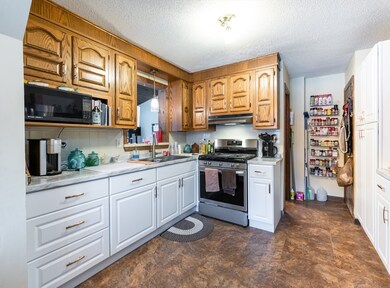 141 Parker Ave, Dracut, MA 01826 - photo 3