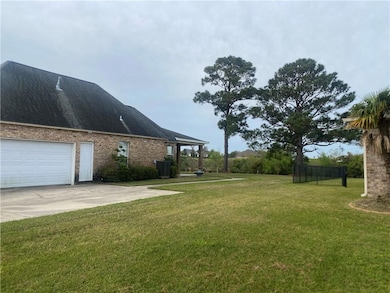 2+ Car Garage, plenty of parking room