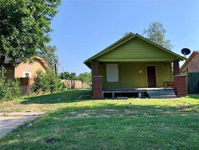 View of front of property featuring a front lawn