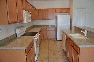 SPACIOUS KITCHEN-ISLAND WITH EATING BAR