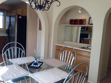 Dining & Wet Bar