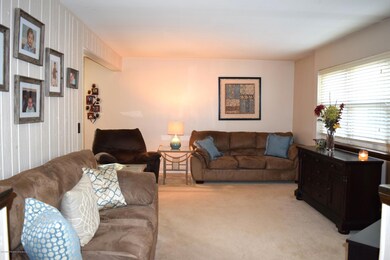 491 Willow Rd E, Staten Island, NY 10314 - photo 2