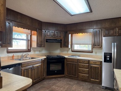 111 Parkwood, Teague, TX 75860 - photo 6