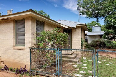 608 W Creek St, Fredericksburg, TX 78624 - photo 3