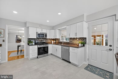 11500 Deborah Dr, Potomac, MD 20854 - photo 6