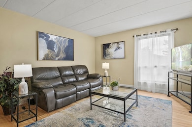 Crestwood Condominiums unit 33, Holliston, MA 01746 - photo 4