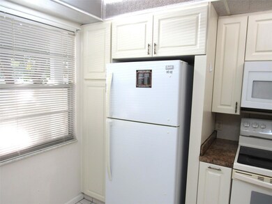 2804 Victoria Way unit E1, Coconut Creek, FL 33066 - photo 3