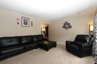 7102 SW 14th St, Des Moines, IA 50315 - photo 2