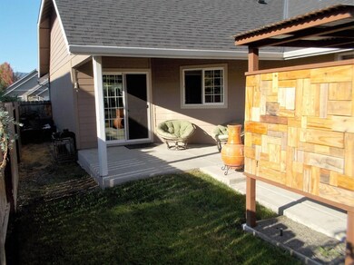 213 SE Yorktown Rd, Grants Pass, OR 97527 - photo 6