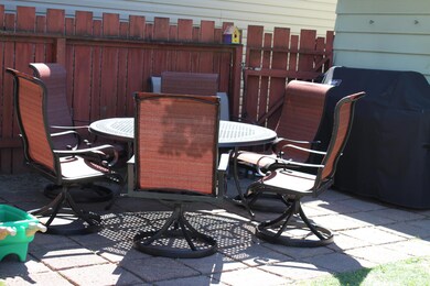 Patio Area<|><|>
