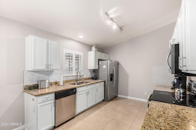 4847 E Abraham Ln, Phoenix, AZ 85054 - photo 7