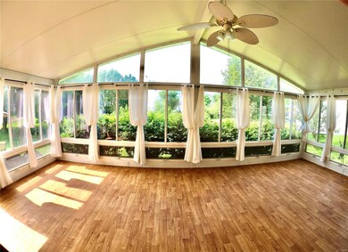 Vaulted four season room to enjoy year round