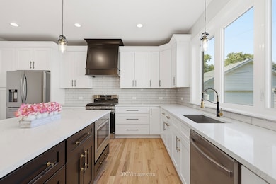 9322 S Trumbull Ave, Evergreen Park, IL 60805 - photo 5