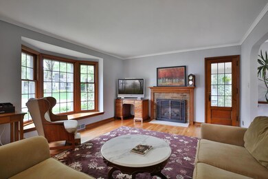 229-W-Schreyer-Triple bay window