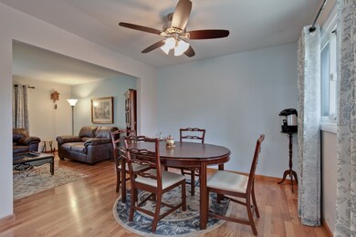 863 Camelot Ct, Crystal Lake, IL 60014 - photo 5