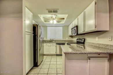 1905 E University granite kitchen