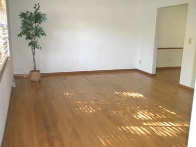 471 Heather Hill Rd, Columbus, OH 43213 - photo 2