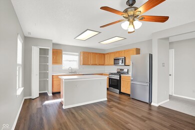 10186 Apple Blossom Cir, Fishers, IN 46038 - photo 5