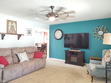 2630 Wedgewood Dr, Columbus, IN 47203 - photo 4