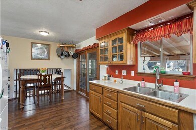 847 Community Rd, Sheffield Lake, OH 44054 - photo 7