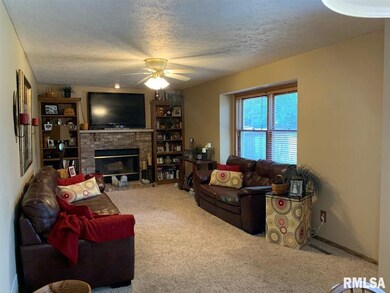 1424 W 49th St, Davenport, IA 52806 - photo 6