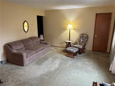 31404 Daniel Dr, Willowick, OH 44095 - photo 4