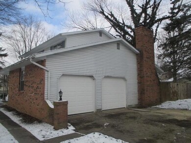 400 Willow Run (3) GARAGE DOORS LOOK OK