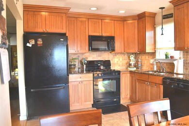 13 Hampton St, Menands, NY 12204 - photo 3