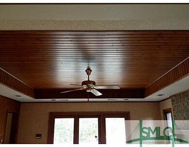 Den/Family/Great Room. Family room ceiling with re