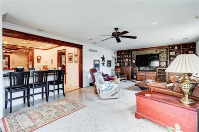 Open Concept , Perfect for large Gatherings