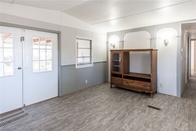 1577 W 4th St, Other, GA 31510 - photo 6