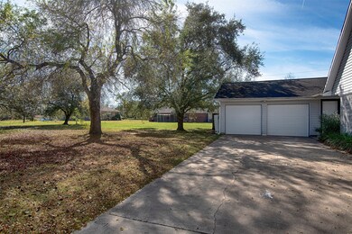 3425 Frances Ct, Alvin, TX 77511 - photo 4