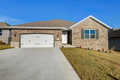 832 E Acacia