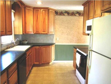 Kitchen offers nice layout
