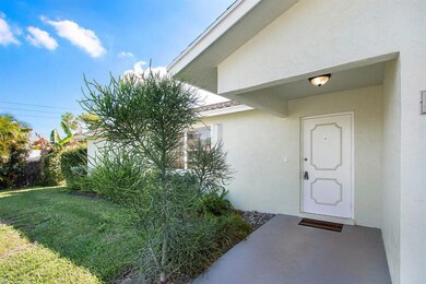 3040 Emerald Ln, Lake Worth, FL 33462 - photo 3